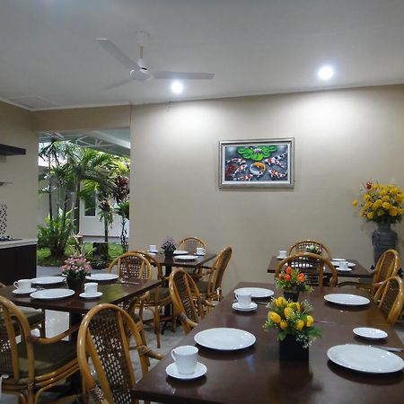 Gondia Guesthouse Джакарта Экстерьер фото