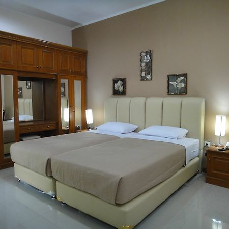 Gondia Guesthouse Джакарта Экстерьер фото