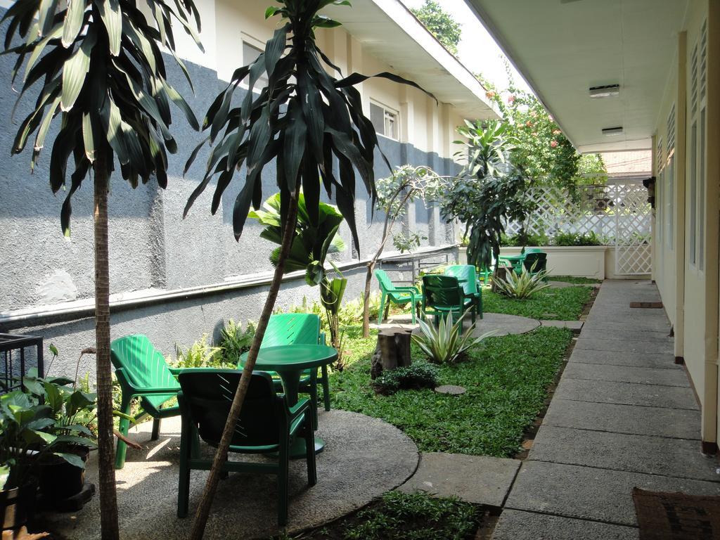 Gondia Guesthouse Джакарта Экстерьер фото