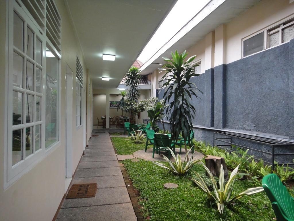 Gondia Guesthouse Джакарта Экстерьер фото