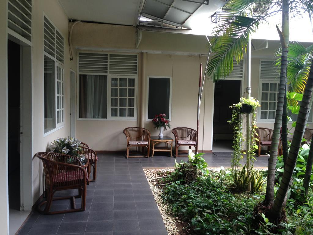 Gondia Guesthouse Джакарта Экстерьер фото