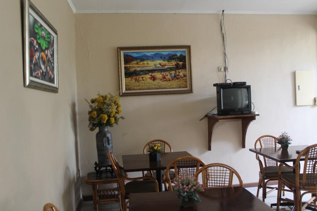 Gondia Guesthouse Джакарта Экстерьер фото