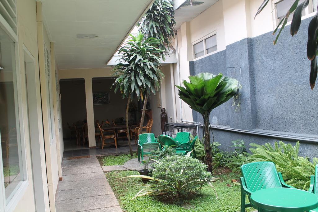 Gondia Guesthouse Джакарта Экстерьер фото