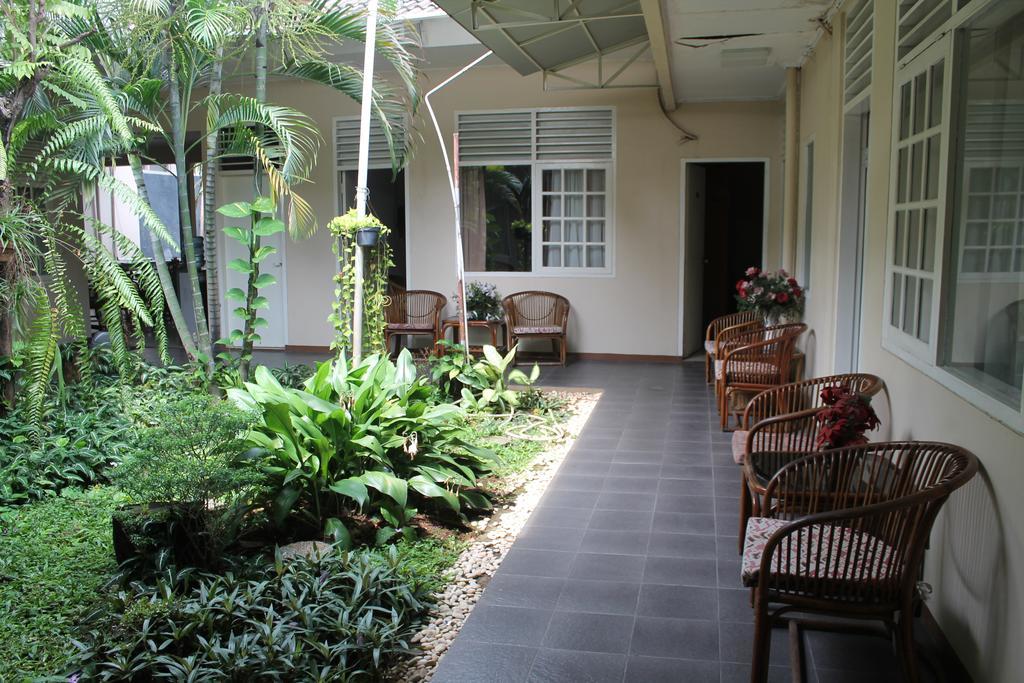Gondia Guesthouse Джакарта Экстерьер фото