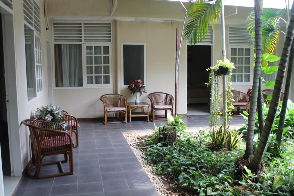 Gondia Guesthouse Джакарта Экстерьер фото