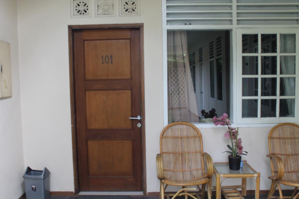 Gondia Guesthouse Джакарта Номер фото