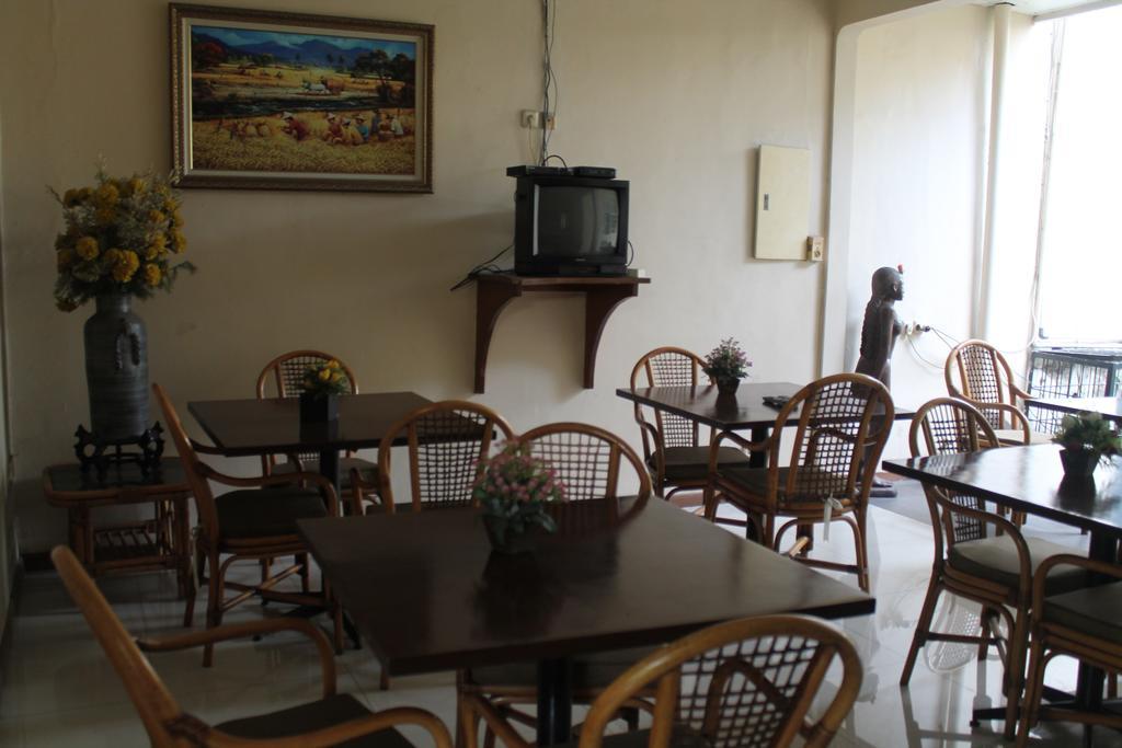 Gondia Guesthouse Джакарта Экстерьер фото