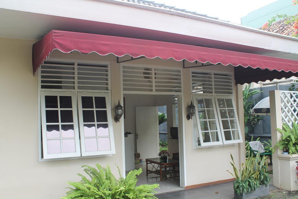 Gondia Guesthouse Джакарта Экстерьер фото
