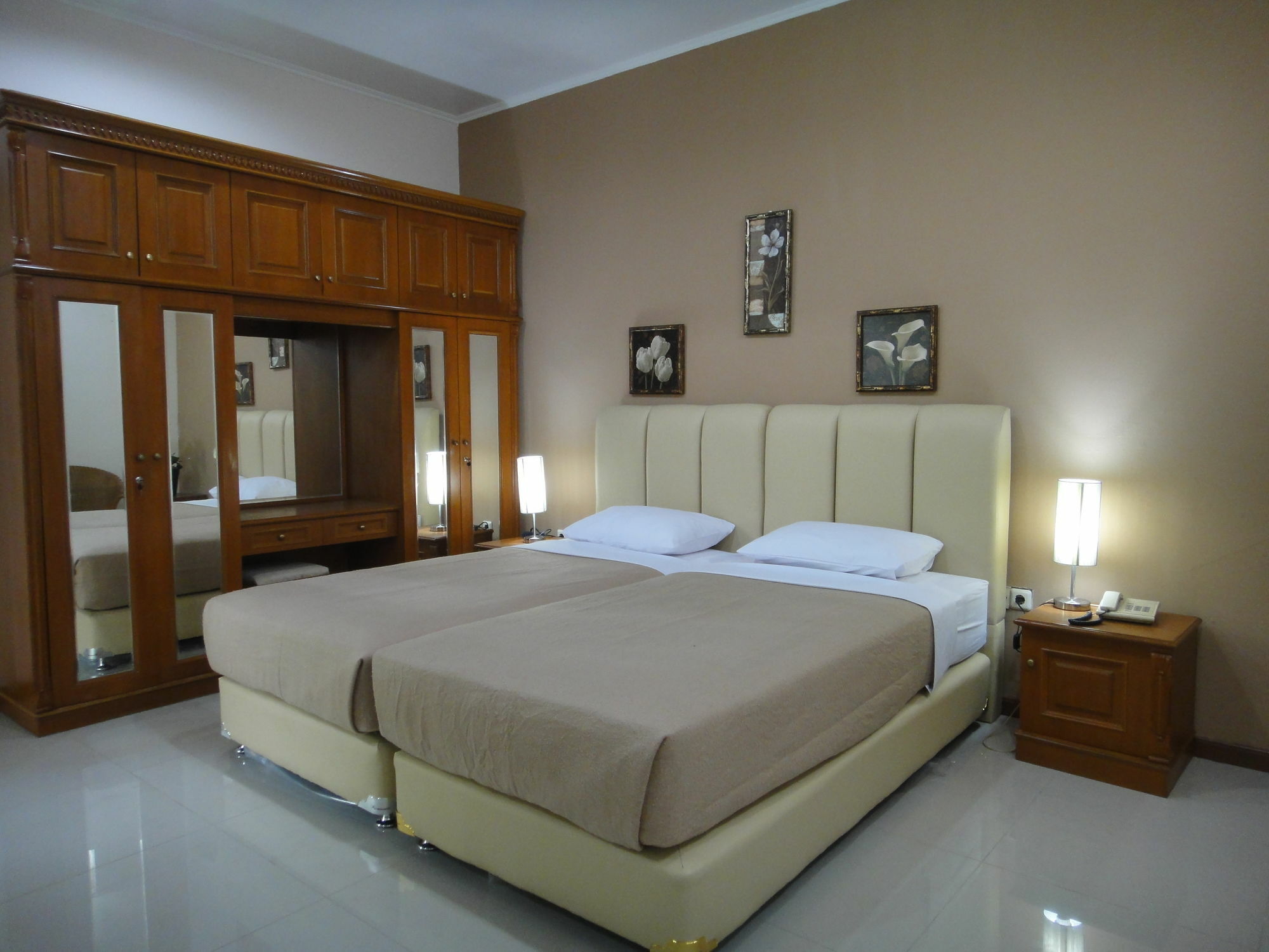 Gondia Guesthouse Джакарта Экстерьер фото